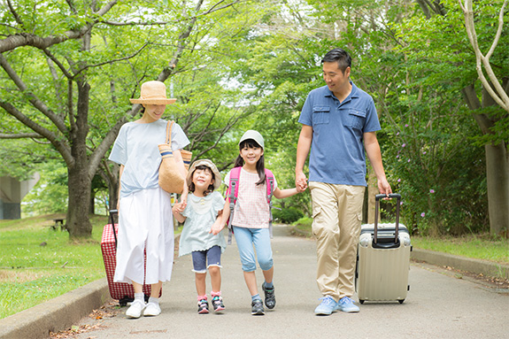 写真：家族旅行のイメージ